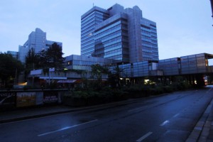 Bonner Stadthaus in der City: Gothic City im Morgengrauen