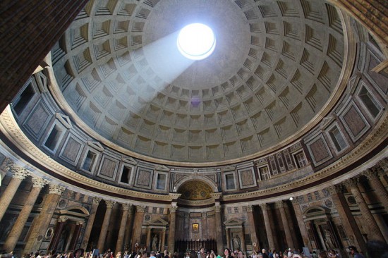 Internal Pantheon / Wikimedia / Richjheath