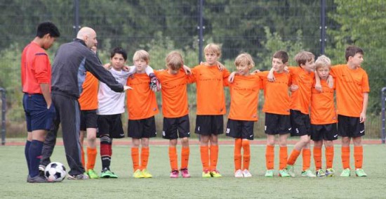  E-Jugend der Fortuna Bonn mit “Kessenich ist kult”- Trikots /  Foto: Brigitte Papenburg